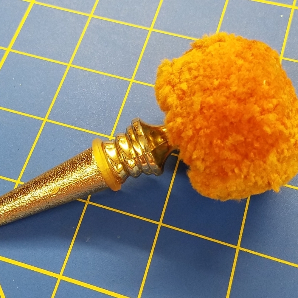 Pom Pom Bottle Gold Stopper